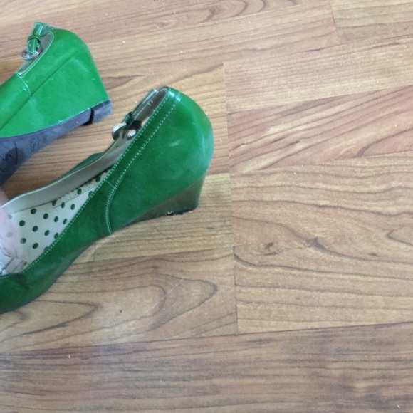 Shoes - Picture 2 of 4